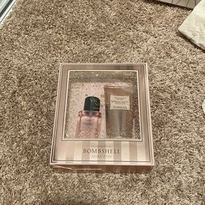Victoria's Secret Gift Set Bombshell Seduction 2 Piece Mist & Velvet Body Cream